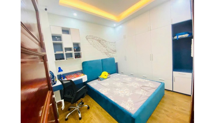 Bán nhà Phan Văn Trị , P.11, HXH ,2 tầng , 80m2,2 tầng, 4.2x19m, vuông